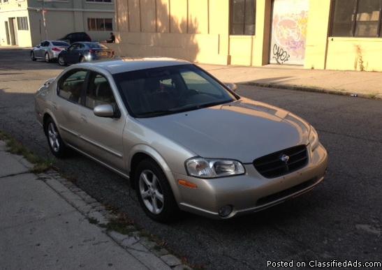 2000 Nissan Maxima SE with only 80k miles clean title runs great