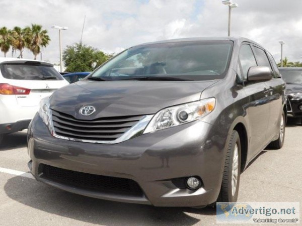 2013 Toyota Sienna XLE 7-Passenger Auto Access Seat