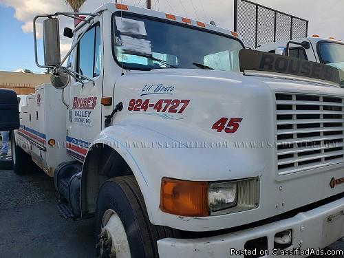 1991 INTERNATIONAL 4900 4X2 TOW TRUCK