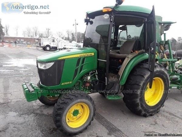 2016 JOHN DEERE 4066R COMPACT UTILITY TRACTOR WITH DELUXE CAB