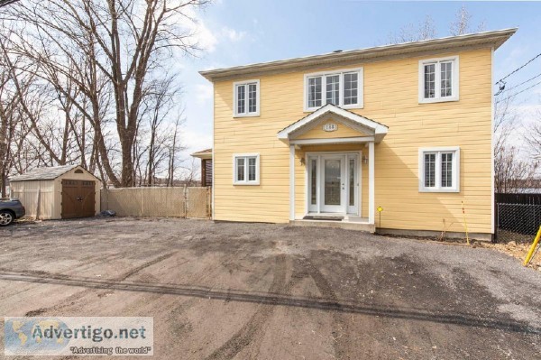 Lovely waterfront house in St-Jean-sur-Richelie u