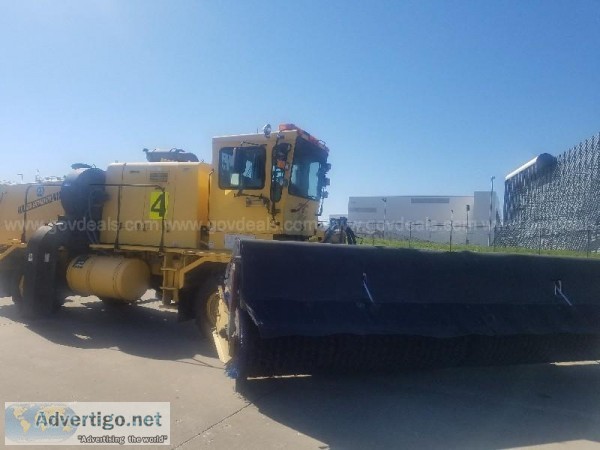 1996 Oshkosh Model H-2718B w Sweeper