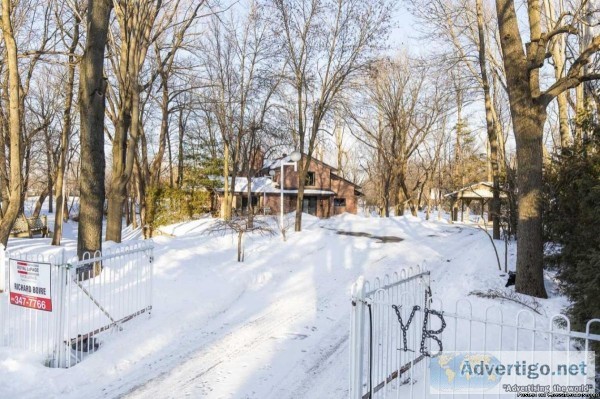 Prestigious house on the Golf of St-Jean (St-Eugene area)