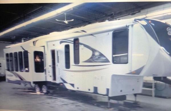 2013 Forest River Sandpiper 330RL Fifthwheel For Sale