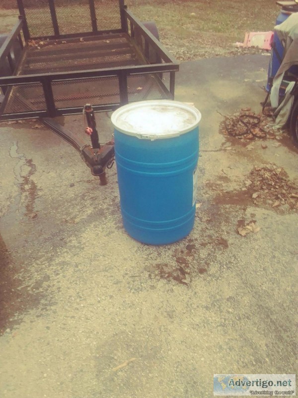 30 Gallon poly material barrels with lockable lids