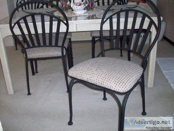 Wicker dining room set