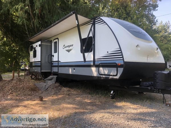 Like New 2018 37ft Forest River Surveyor