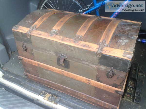 Antique Humpback trunk
