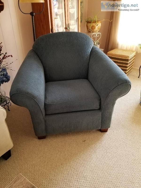 need to sell--ARM CHAIR