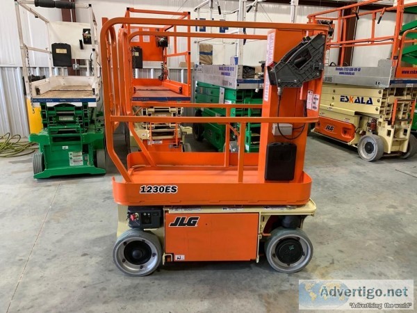 JLG Mast Lift 12 Ft