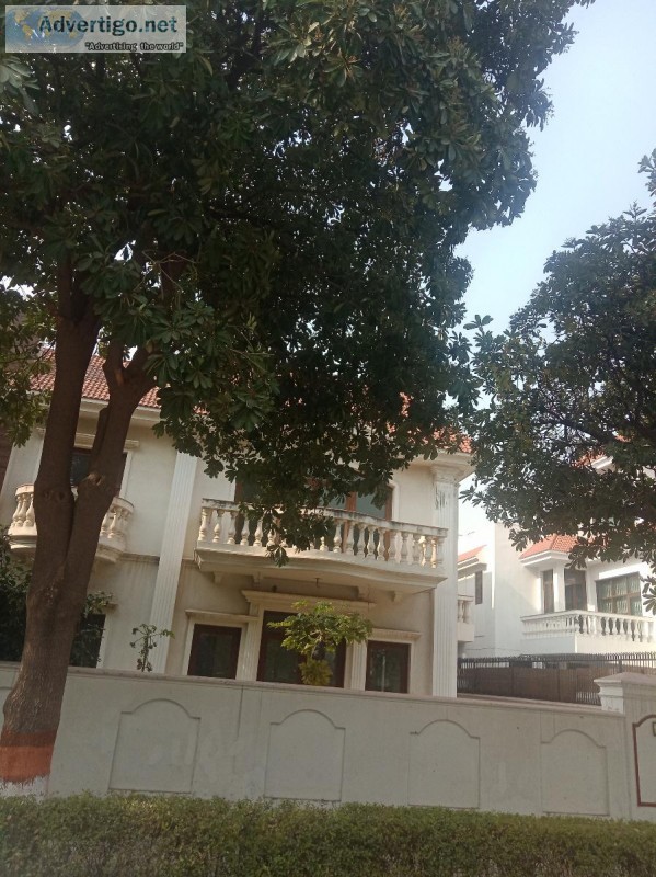 1000 yards villa in rosewood