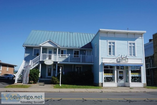 Semi-commercial building on the edge of the Chambly Basin