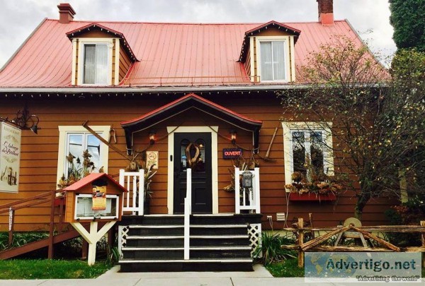 Restaurant with its building Louiseville Mauricie