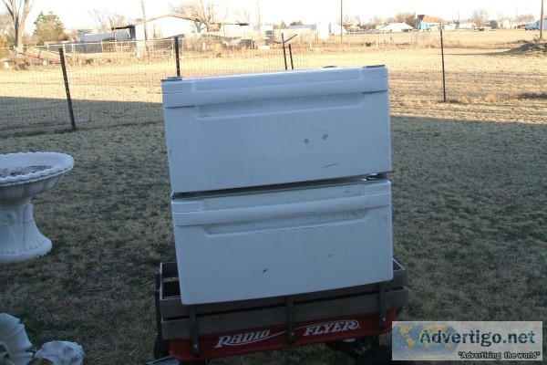 LAUNDRY PEDESTALS