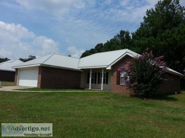 3BR2BH Brick Home open floor plan 2-Car garage in the Oak Grove 