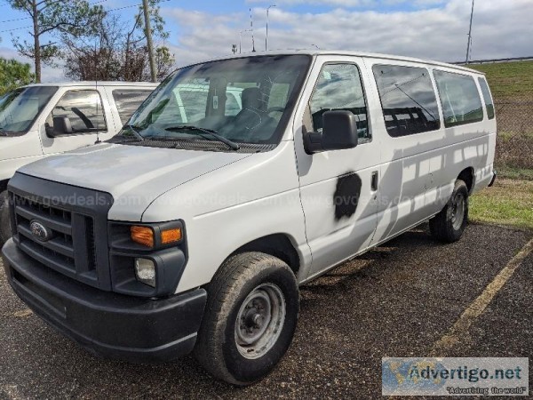 2014 Ford E-350 XL Super Duty Van