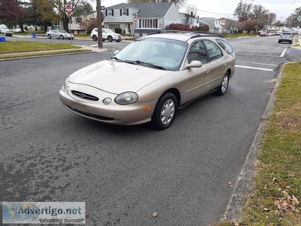 Low miles Ford Taurus