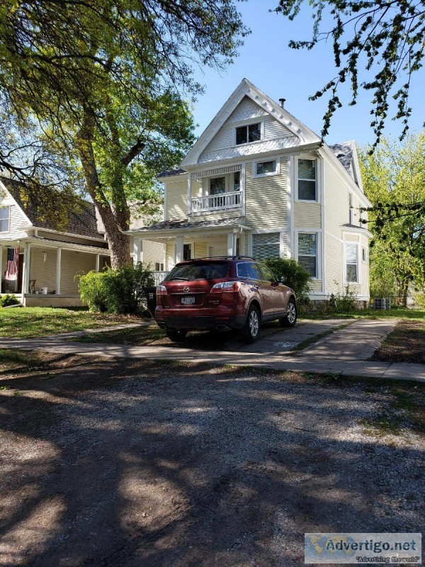 Large Remodeled 6BR 1Attic 2.5BA House Near UNL and Downtown