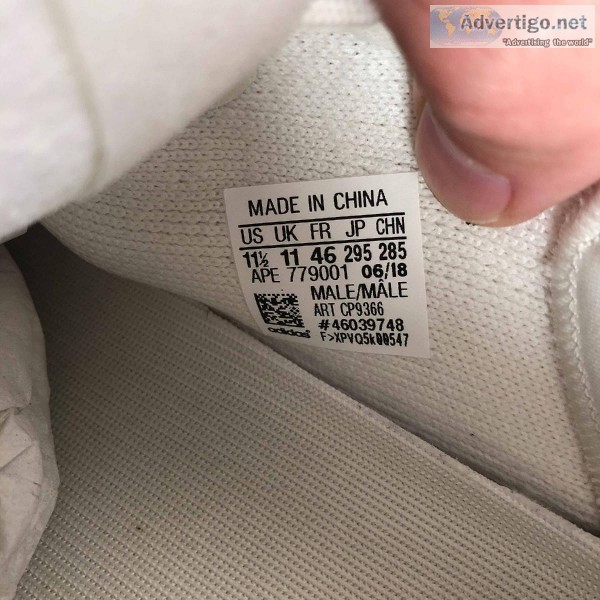 YEEZY BOOST 350 V2  CREAM WHITE  TRIPLE WHITE  - 11.5 - MEN