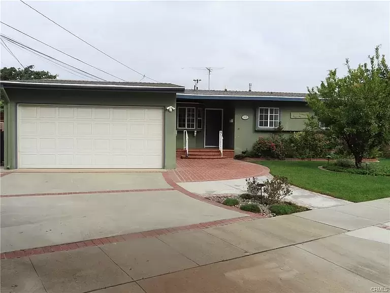 3 beds 2 baths single family home for rent in Long Beach CA 9081