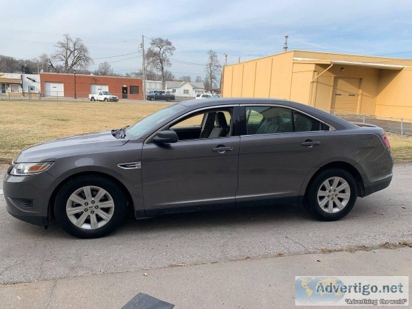 2011 Ford Taurus SE Clean