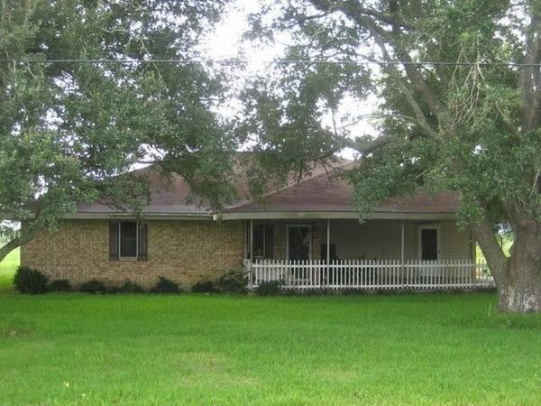 3br - 3b2ba house for rent on 5 acres (Breaux Bridge)