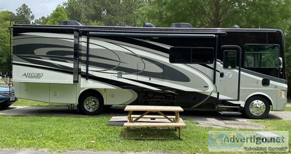 Excellent condition 2016 36ft. Tiffin Allegro w4 slides