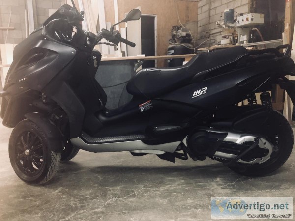 Piaggio MP3 Vespa 500