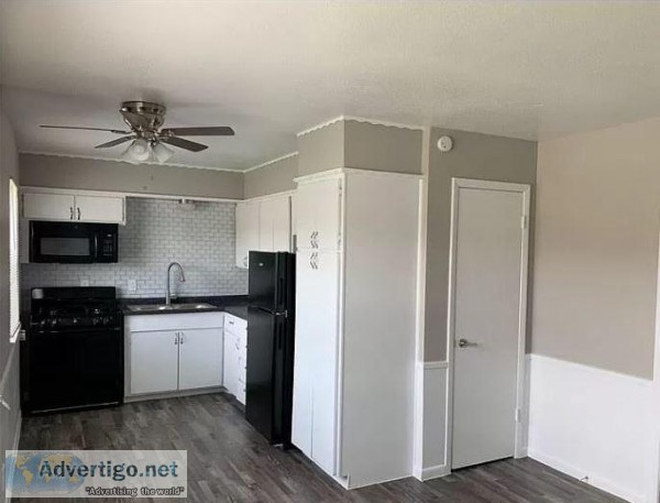 Available  hosue2 bd1 ba-725 sqft