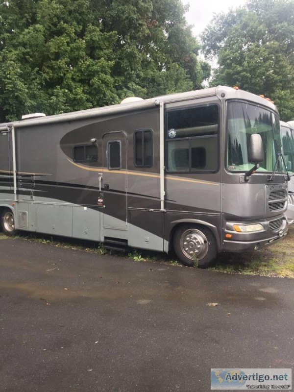 Excellent Condition 2004 37 ft. Gulf Stream Sun Voyager w2 slide