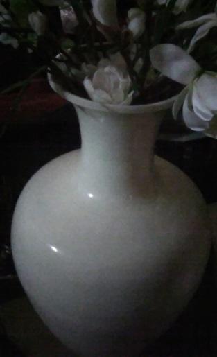 Light beautiful large Flower Vase in Excellent Condition JUST 5