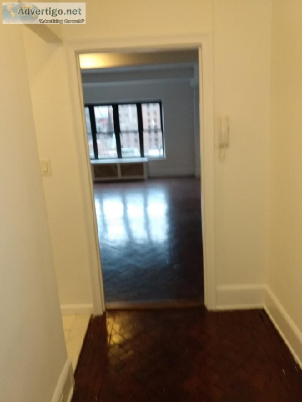 No-Fee UWS Doorman Pre-War Renov Huge Studio