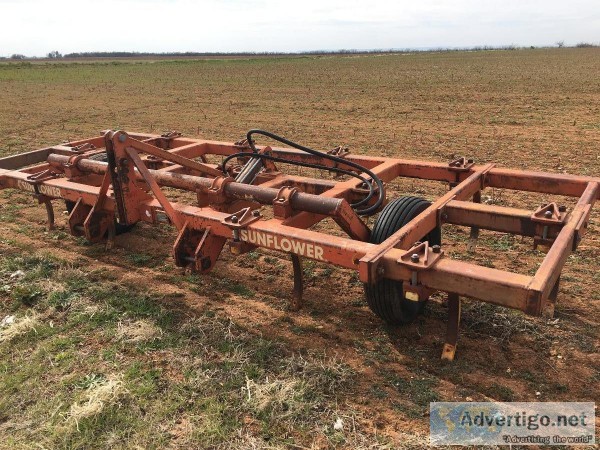 14&rsquo Sunflower 2210 chisel plow.