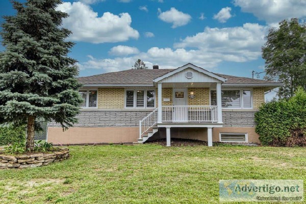 Very well maintained house on large 13000 sqft land in Laval-Oue