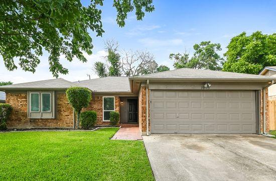 1905 Dartmouth Ct Arlington TX 76015