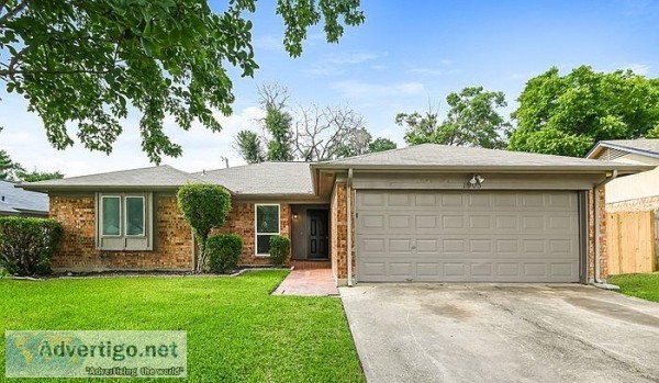 1905 Dartmouth Ct Arlington TX 76015