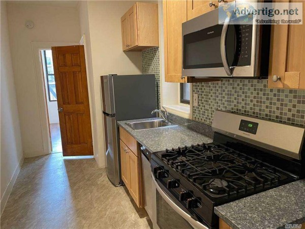 (ID3286501) Sunny and Spacious 2nd Floor Two Bedroom Apartment i