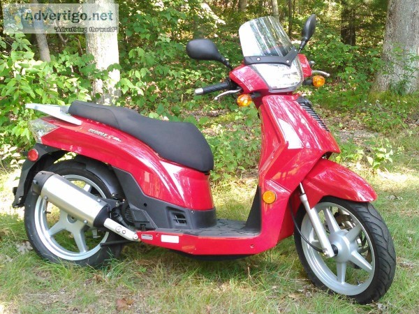 Kymco People S 50 scooter