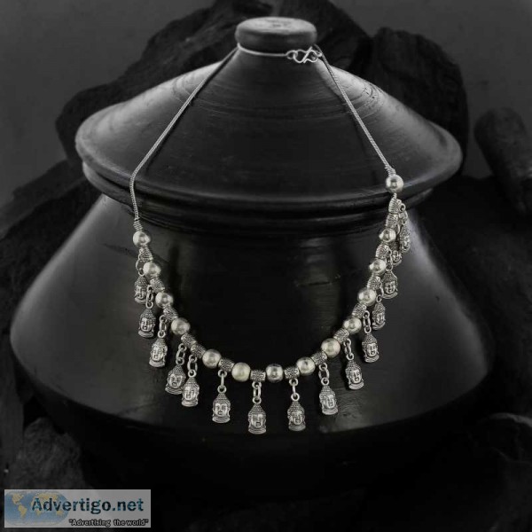 Traditional artificial necklace in antique style for womens