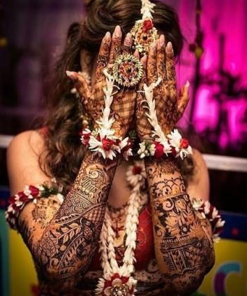 Get the Best Mehndi Artist in Allahabad