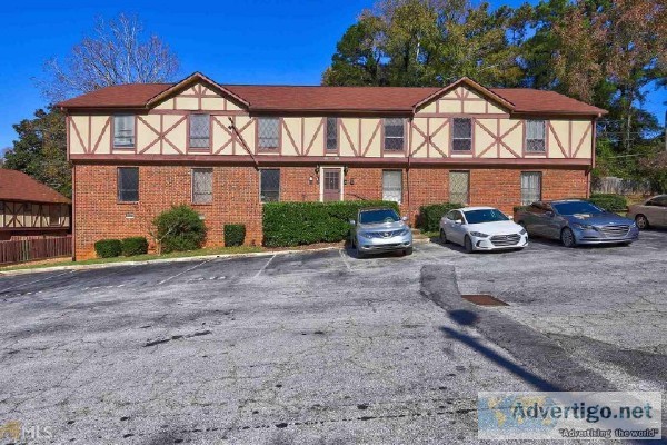 Spacious condo off I-20 in gated community