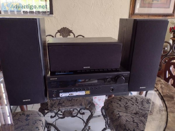 Onkyo HT-R370 Receiver  3 Onkyo Speakers