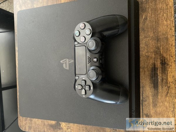 Used Playstation 4 Slim 870 GB  1 controller