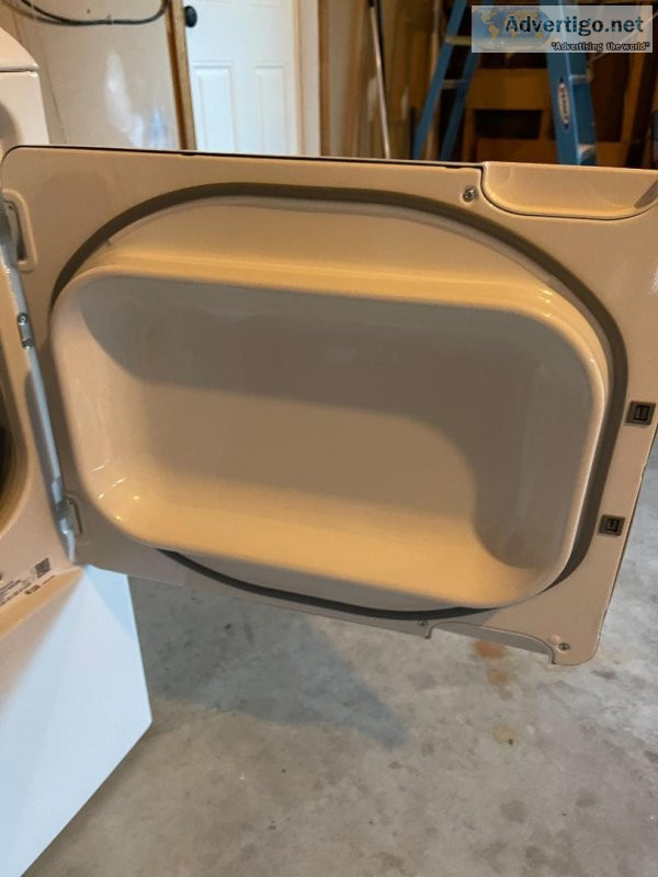 White GE Washer and Dryer Set