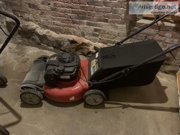 Briggs and Stratton 21" self-propelled Lawn Mower