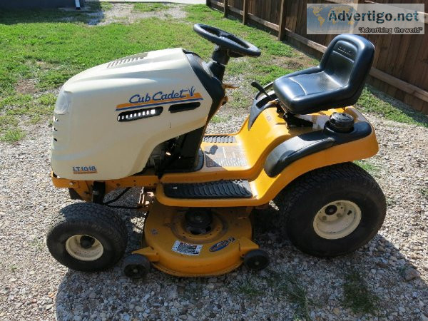 Cub Cadet LT 1018 riding mower with 42&rdquo deck