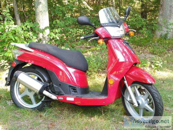 Kymco People S 50 scooter