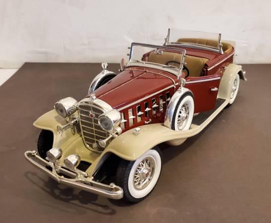 Model Car - 118 Anson Cadillac  32 Sport Phaeton - 20 (Pasadena)