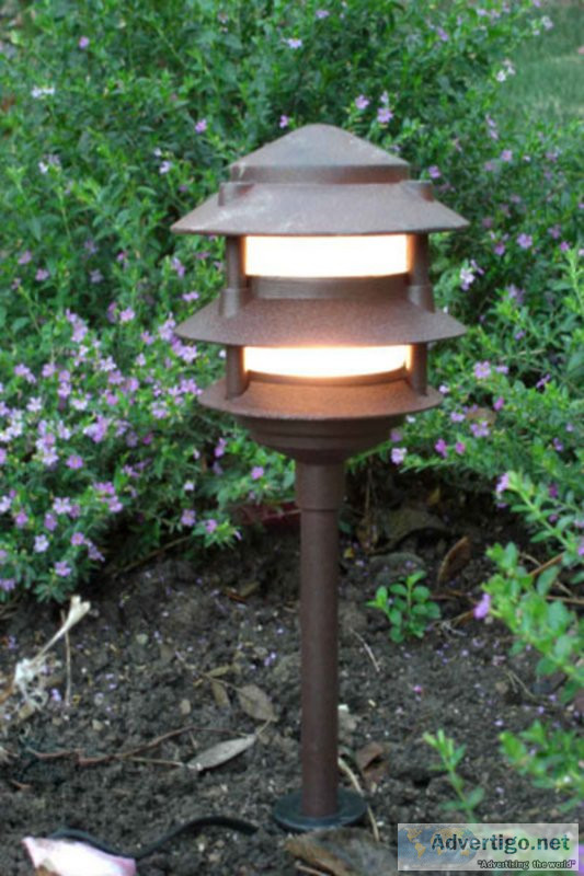 Low voltage landscape lights