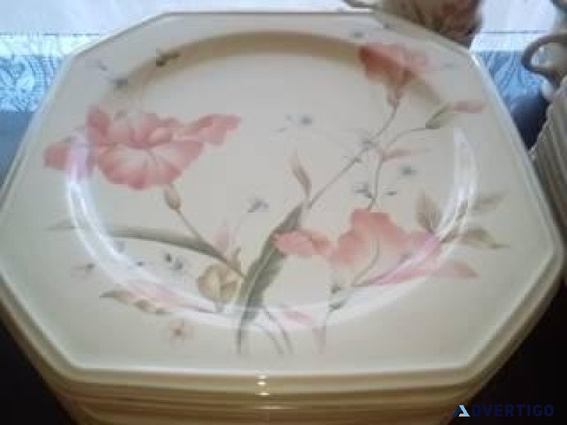 40 pc. MIKASA Continental Ivory China Set - 50 (Euclid)